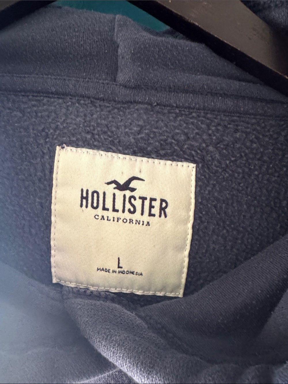 Hollister Men's Dark Navy Pullover Hoodie with Maroon Logo - Picture 2 of 3